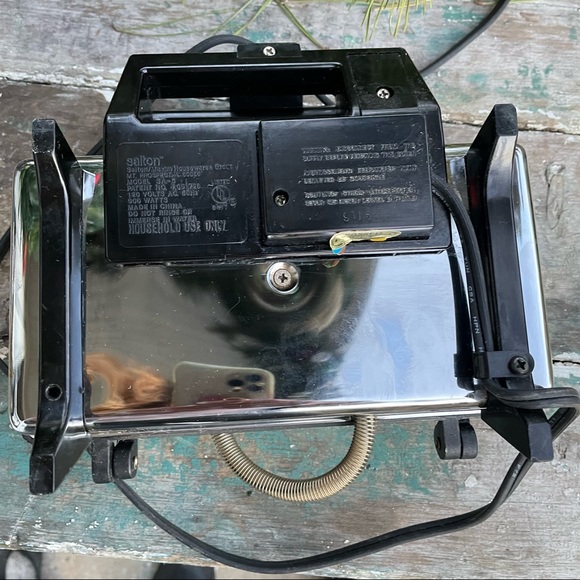 Salton Stainless Steel Sandwich Maker SA-5 - Picture 7 of 12